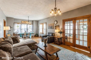 Bright 4br Bungalow Sleep 12 Near Des Moines & I80